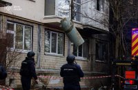 Після ранкової атаки росіян у Шевченківському Києва знайшли бойову частину ракети Х-101 