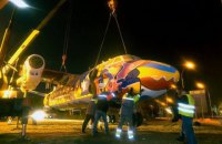 Перед аэропортом "Жуляны" поставили разрисованный Ан-24