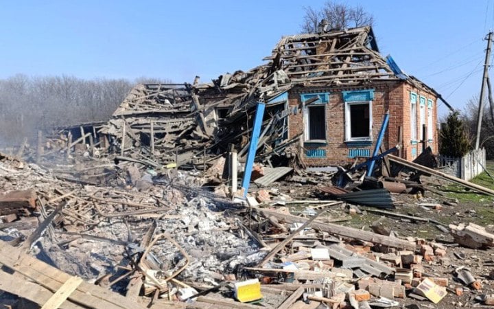 Росіяни тричі атакували дронами селище Золочів на Харківщині