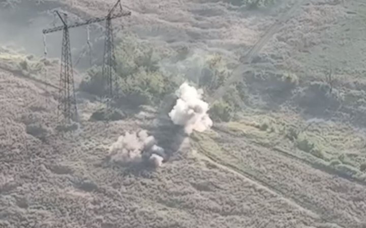 Аеророзвідка прикордонників допомогла знищити російську БМП