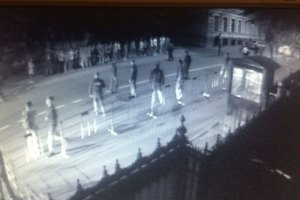 В Москве неизвестные забросали яйцами посольство Украины