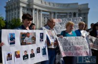 Родственники пленников "ДНР" и "ЛНР" вышли на митинг к МИДу