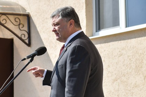 Порошенко сподівається на зміни Конституції в частині децентралізації "найближчим часом"