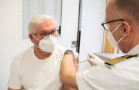 Президент Германии сделал прививку вакциной AstraZeneca