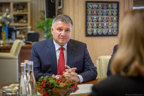 Аваков заступився за "Азов" перед американцями