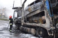 У Ровно столкнулись два автовоза, одна из фур сгорела вместе с машинами