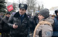 "Беркут" избил Оробец за съемку того, как силовикам раздают гранаты