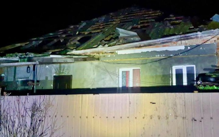 Обстріли прикордоння Сумщини і Харківщини, знеструмлення частини Херсона і ворожі атаки на Донбасі, – зведення ОВА