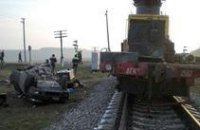 В Днепропетровской области на железнодорожном переезде столкнулись дрезина и легковой автомобиль