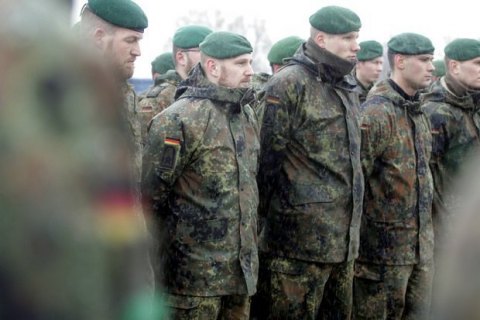 Страны Балтии просят усилить батальоны НАТО морскими силами