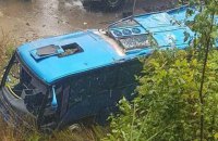 В Болгарии автобус упал в 20-метровую пропасть, погибли не менее 15 человек