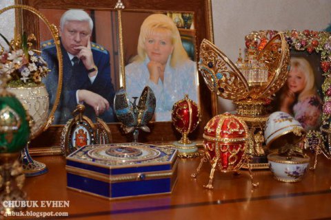 Суд арештував колекцію цінностей Пшонки