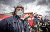 Зеленский наградил 22 спасателей, которые тушат пожар в Чернобыле и Житомирской области