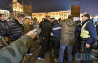 На Майдане второй раз за день произошла стычка с полицией из-за попытки установить палатку