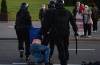 Лукашенко дозволив військовим розганяти протести