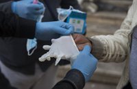 Акції компанії з виробництва латексних рукавичок зросли на 1000%
