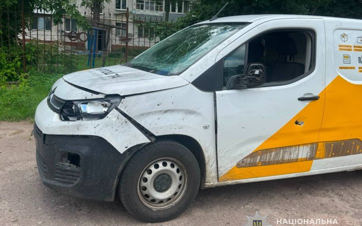 Російський дрон біля Краматорська знищив автівку Укрпошти з посилками