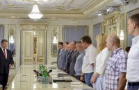 Порошенко подключил волонтеров к борьбе с контрабандой на Донбассе 