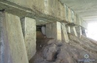 Под мостом в Черкасской области обнаружили тайник с боеприпасами