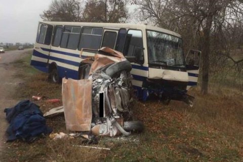 В Николаевской области столкнулись рейсовый автобус "Херсон - Киев" и "Москвич"