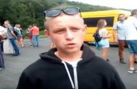 ​На Закарпатье после протестов односельчан отстранили патрульного, подозреваемого в избиении парня