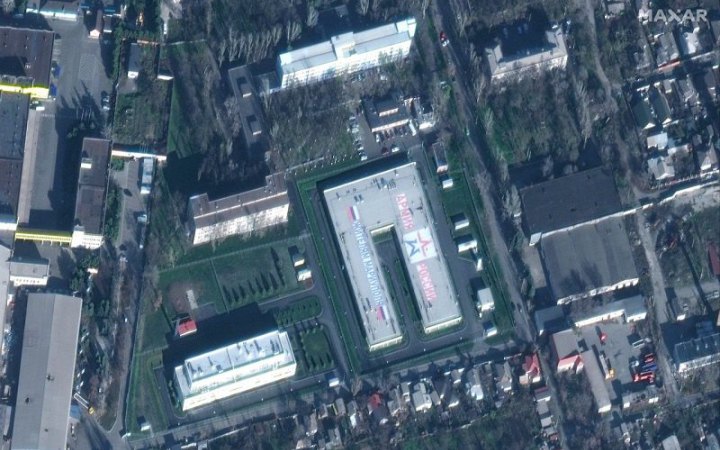 ​Супутникове фото "військової бази росіян" у Маріуполі виявилося моргом, - Андрющенко