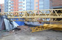 Под Киевом упал башенный кран: один человек погиб, двое ранены