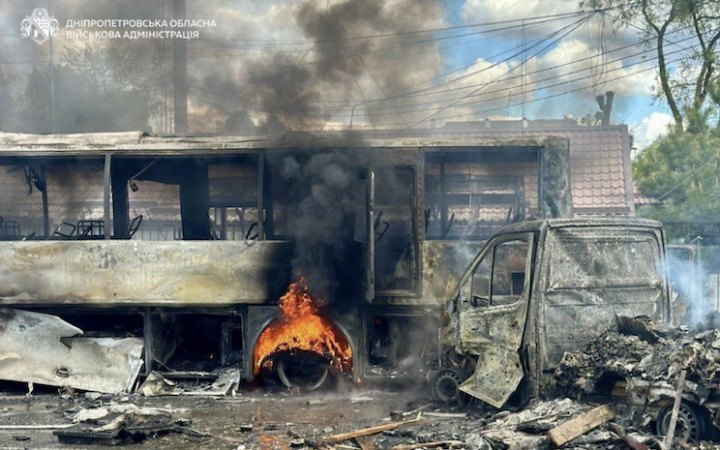 Головне за ніч та ранок четверга, 30 квітня: атаки на Дніпро та Одесу, майже 180 боєзіткнень, пропозиція травневого "перемир'я"