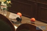 Савченко заявила, що приносила в Раду не гранати, а плоди гранату