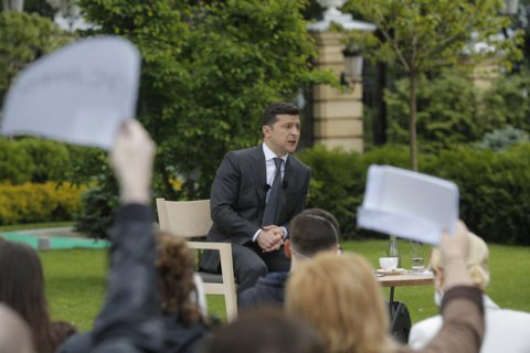 Зеленский заявил, что не распустит Раду, пока "Слуга народа" будет голосовать за важные законопроекты