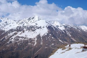 На Эльбрусе ищут трех украинских альпинистов