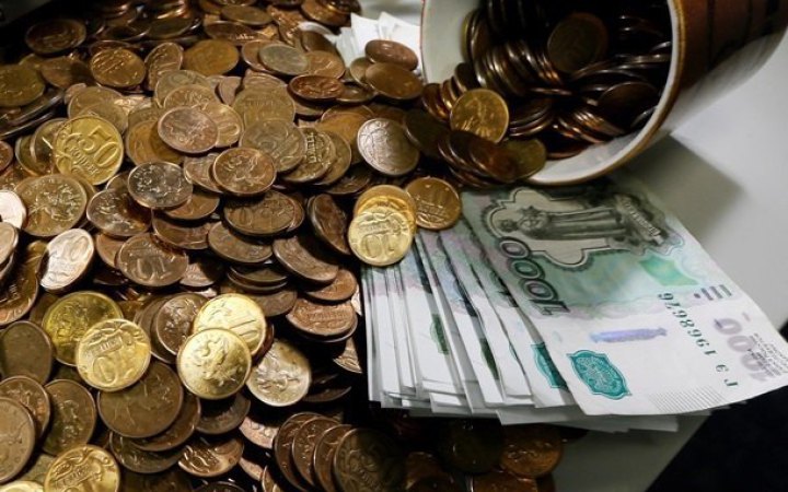 Розвідка: дефіцит бюджету РФ за сім місяців перевищив план у чотири рази