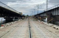 Возле разрушенного моста под Никополем навели понтонную переправу