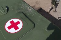 Безпілотники бойовиків скинули гранати на санітарний автомобіль біля Гнутового