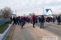 Жители нескольких сел Черновицкой области перекрыли автодороги из-за тарифов на газ