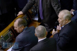 Рыбак собирается открыть вечернее заседание