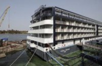 Плавучий готель "Баккара" в Києві продали з аукціону за 42 млн гривень