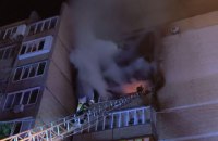 У Києві евакуювали 15 осіб під час гасіння пожежі в житловому будинку