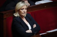 Ле Пен дорікнула головному конкуренту на виборах розкішними прийомами Путіна в Парижі