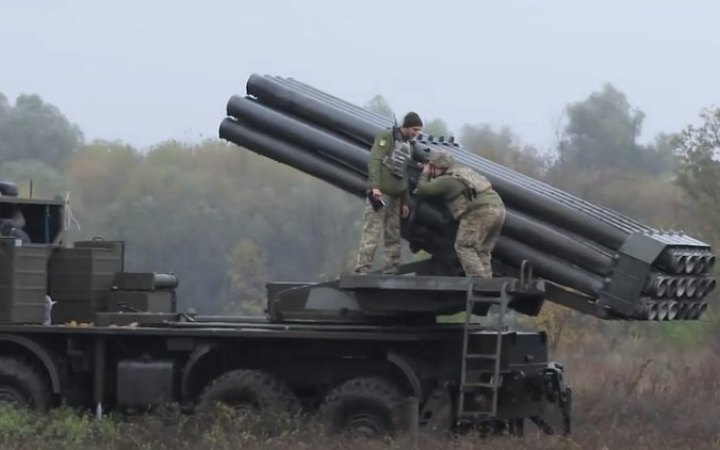 Військові показали, як працює система залпового вогню "Буревій"