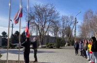 У Маріуполі школярів примушують стояти на "патріотичних" лінійках