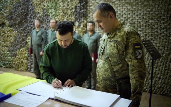 Зеленський відвідав розташування ПвК "Схід" на Дніпропетровщині і нагородив військових пілотів