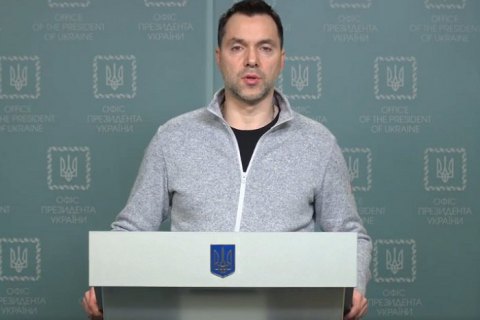 Российские оккупанты пытаются атаковать по направлению Дымер – Иванков, – Арестович
