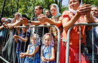 На хресну ходу в Києві зібралися близько 55 тис. людей, переважно без масок (оновлено)