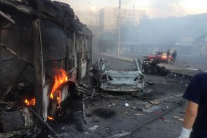 В трех районах Донецка слышны звуки залпов, - горсовет