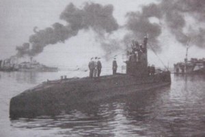 Янукович велел Азарову поднять со дна Черного моря советскую подлодку