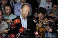 Яценюк осудил поездку Януковича в Севастополь