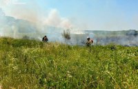 На Львівщині на території колишнього сміттєзвалища у Пустомитах триває ліквідація пожежі площею 750 кв. м