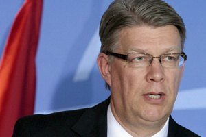 Президент Латвии со скандалом распустил парламент