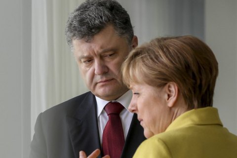Порошенко обсудил с Меркель ситуацию на Донбассе